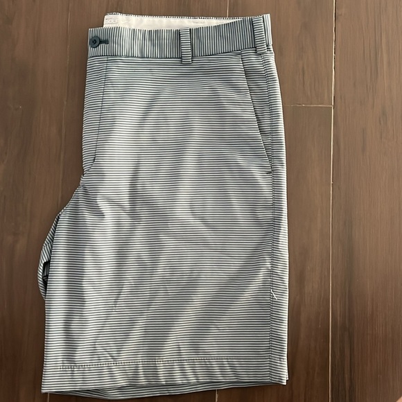 Men’s Nike Golf Tour Performance Dri Fit Striped Shorts - Picture 5 of 5